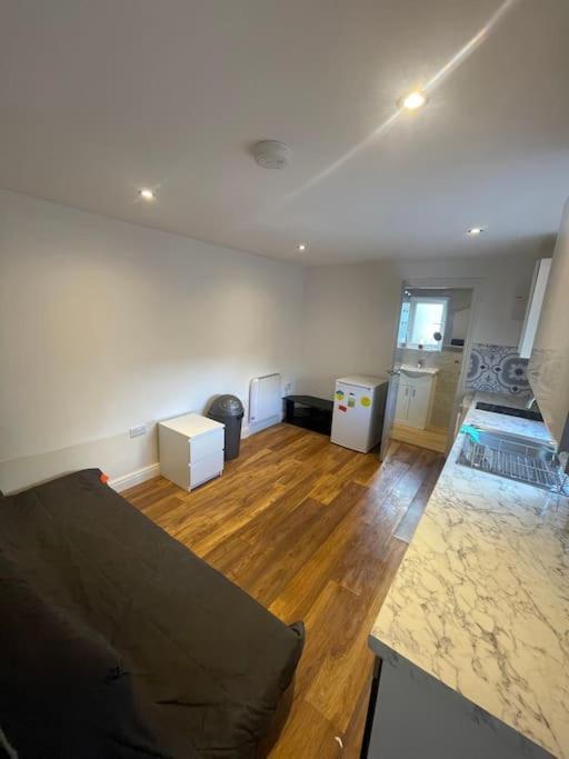One Bedroom Annex With Private Entrance Morden  Exteriér fotografie